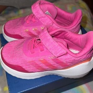 Girls toddler !! Sneakers